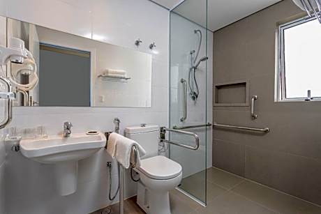 Queen Room - Disability Access