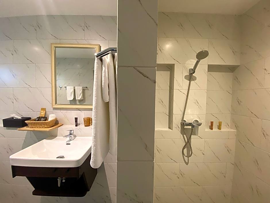 Le Petit Saint Tropez Beach Resort Khanom