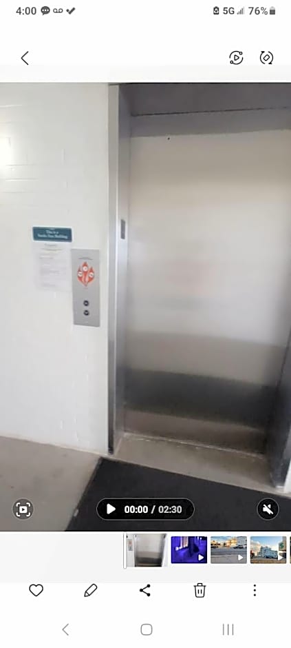 ON THE BEACH! COUPLES GETAWAY,HONEYMOON SWEET, Perfectly Cozy Beach Front Condo, full kitchen, pool, free parking,CHECK-IN AT DOOR