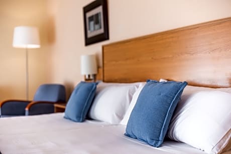 DOUBLE ROOM 2 ADULTS + 1 CHILD