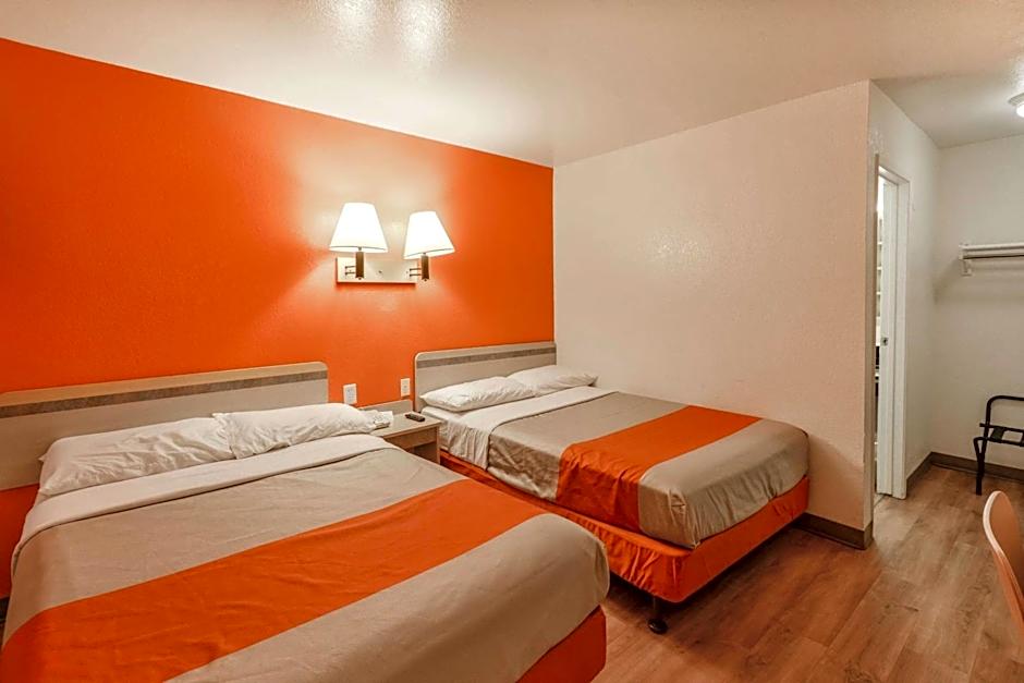 Motel 6-Huntsville, TX