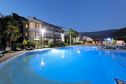 Golden Life Heights Deluxe Suite Hotel - Adult Only