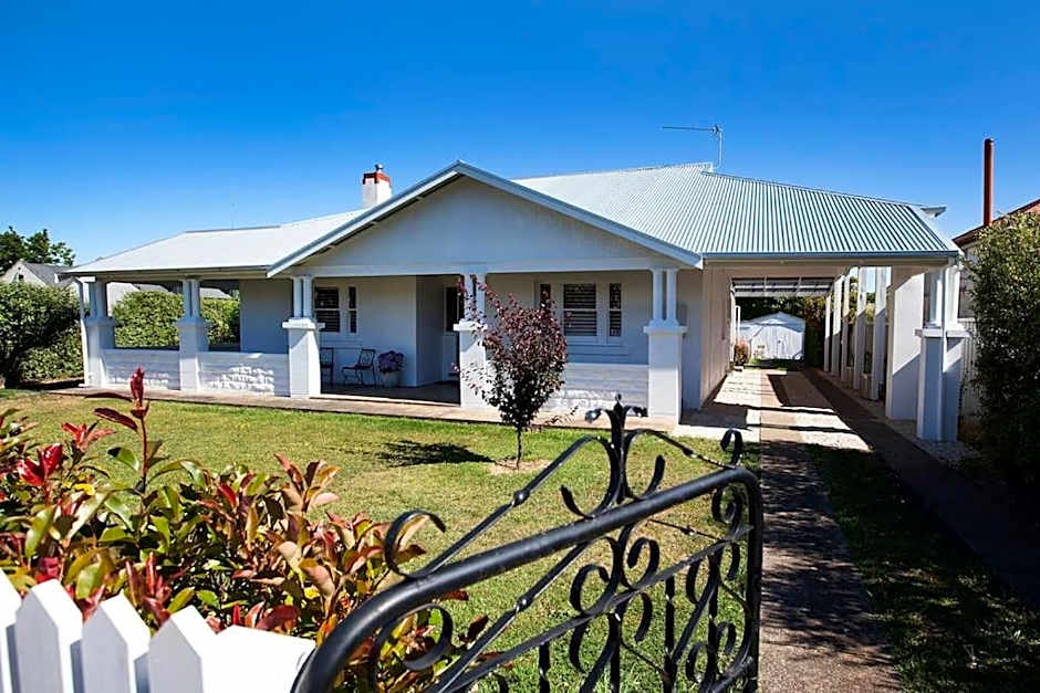 THE WHITE HOUSE luxury villa embedded in history