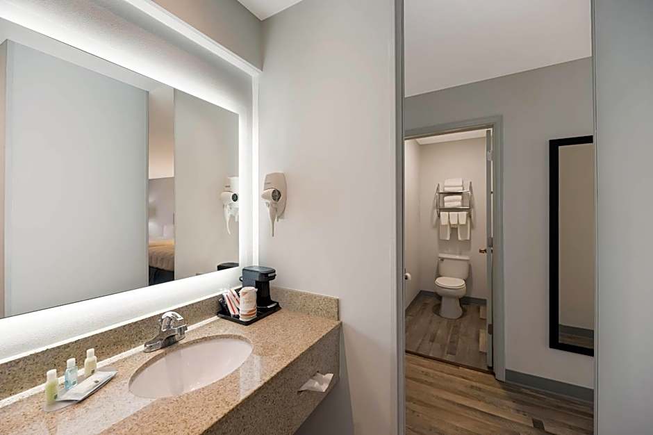 Quality Inn & Suites Artesia