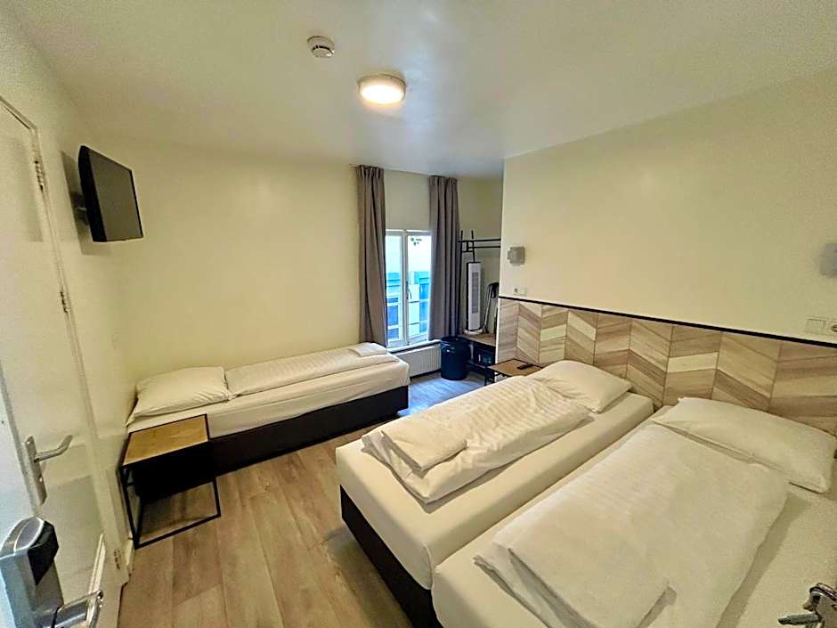 Budget Hotel Damrak Inn