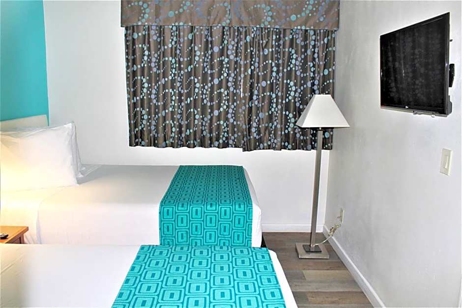 Howard Johnson Suites by Wyndham San Diego Chula Vista/BayFt