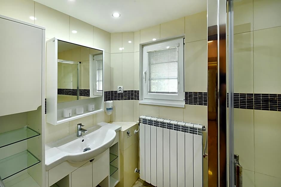 APLEND Hotel Lujza Major