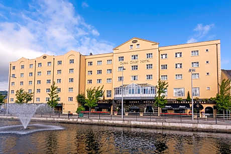 Canal Court