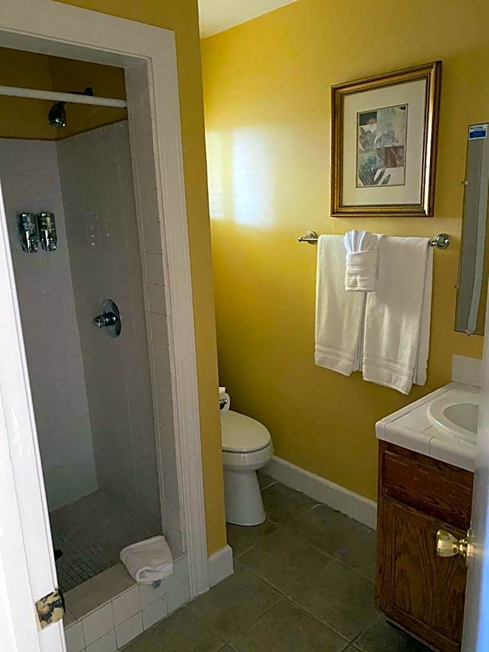 Sea Breeze Inn - Pacific Grove