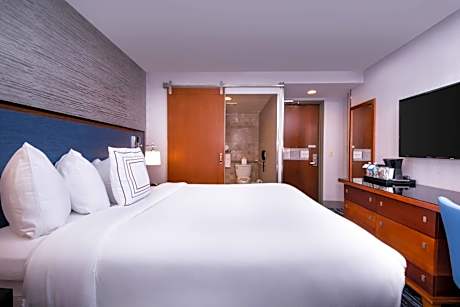 Queen Room Accessible