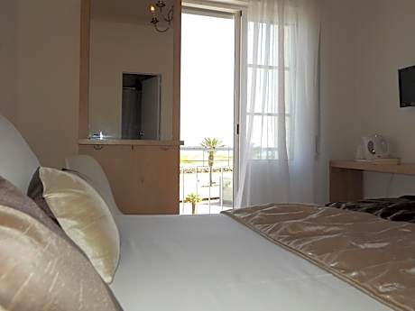 Double or Twin Room with Sea View