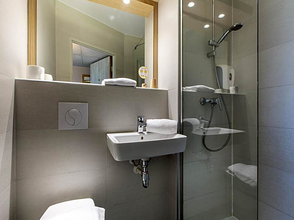 Première Classe Chartres Sud - Barjouville