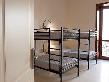 Bed in 5-Bed Mixed Dormitory Room