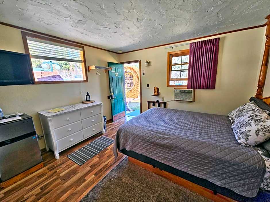 Cedar Wood Inn
