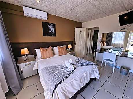 Standard Queen Room