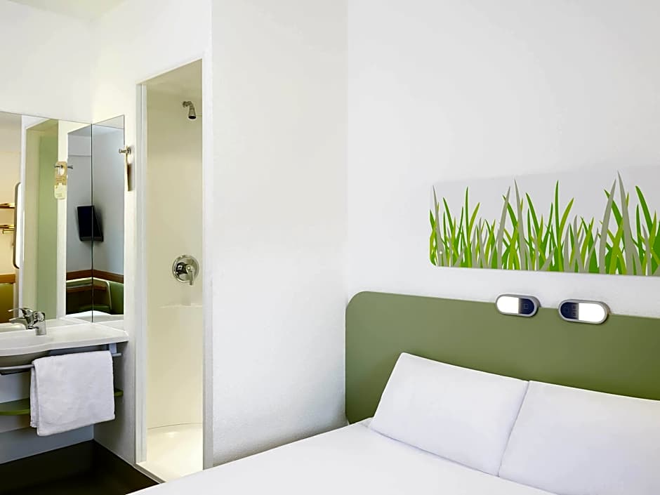 Photo 1 of 4 of Accessible Room With Double Bed And Convertible Sofa Bed