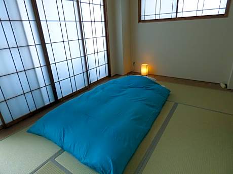 Economy Triple Room with Shared Bathroom