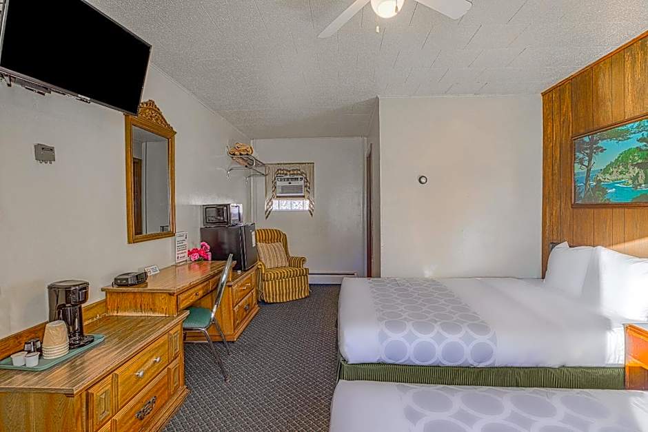 Love Hotels Silver Street by OYO at Hurley WI