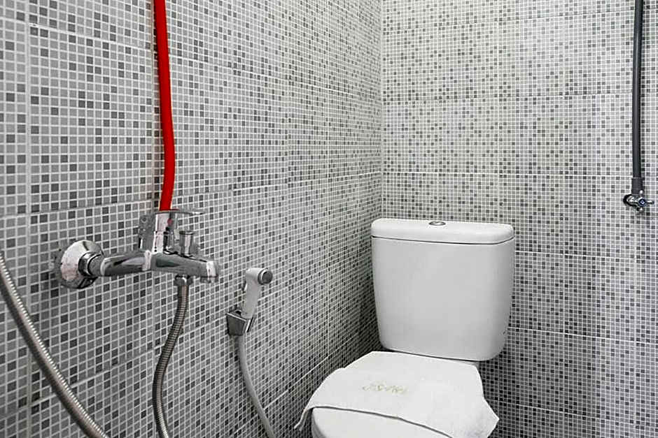 RedDoorz near Batik Tulis Celaket 2