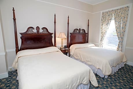 Deluxe Main Inn Room with Two Double Beds