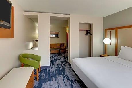 King Studio with Sofa Bed and Adapted Tub - Mobility Accessible