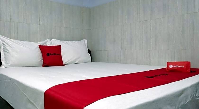 RedDoorz @ Hotel Surabaya Sumenep