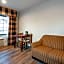 Studio City Court Yard Hotel