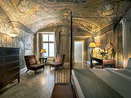 Full Fresco Baroque King Room