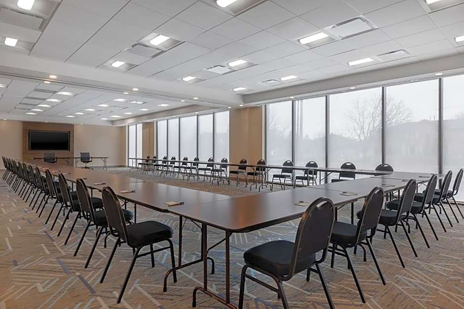 Holiday Inn Express And Suites St.Thomas. By IHG