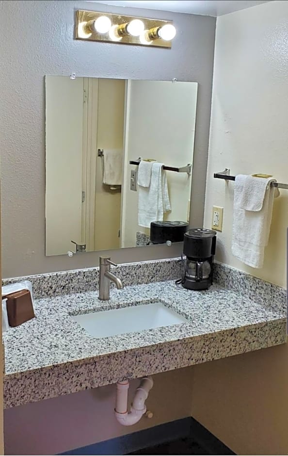 Travelodge by Wyndham Albuquerque West