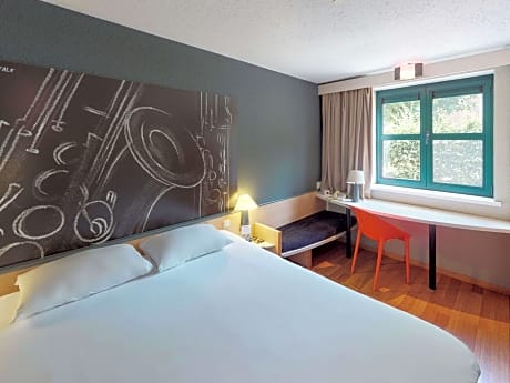 Room with 1 double bed