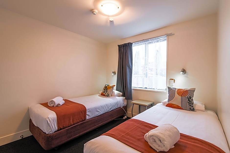 298 Westside Motor Lodge