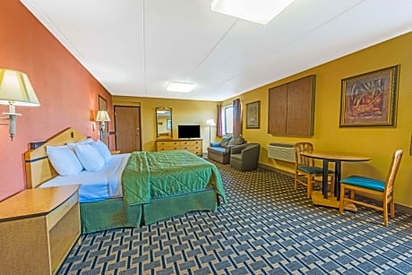 1 King Bed Deluxe Suite Non-Smoking