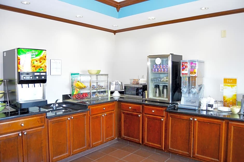Quality Inn - Coralville