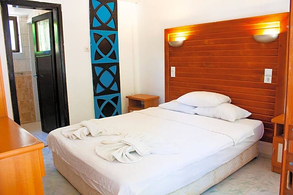 Naz Beach Bungalow Hotel in Antalya