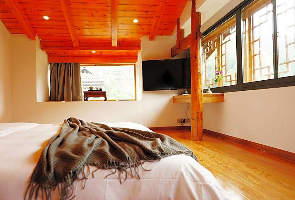 Zdjęcie 1 z 9 — Deluxe Double with Bathtub