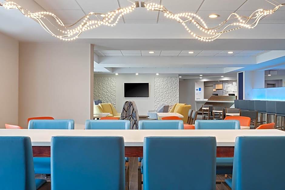 Holiday Inn Express & Suites Cincinnati Riverfront By IHG