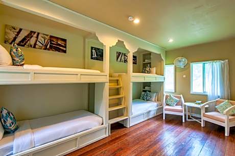Serindit Hostel (4 Adults)