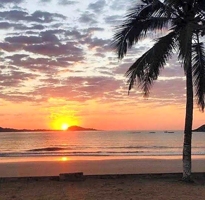 Apartamento Frente para o Mar - Varandão com Blindex - Vista Total para o Mar - 1 Suite e mais 2 Quartos-Ar Condicionado - 2 Vagas - BEIRA MAR - 70 metros da Praia ,TVS SMART GERAL -WI-FI -DISNEY PLUS-OUTROS- PORTARIA 24 HORAS-KIT PRAIA 4 PESSOAS