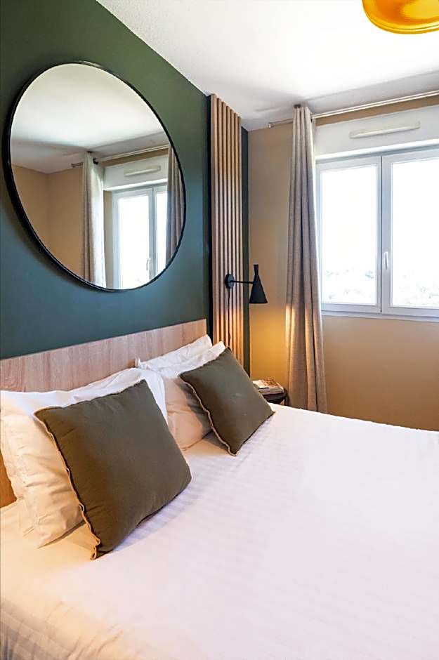 Photo 1 of 7 of Premium Apartment