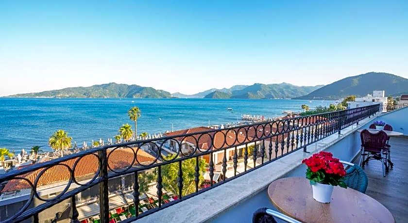 Aurasia Sea Side Hotel