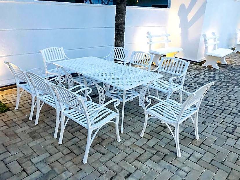 Royal White Tourist Rest