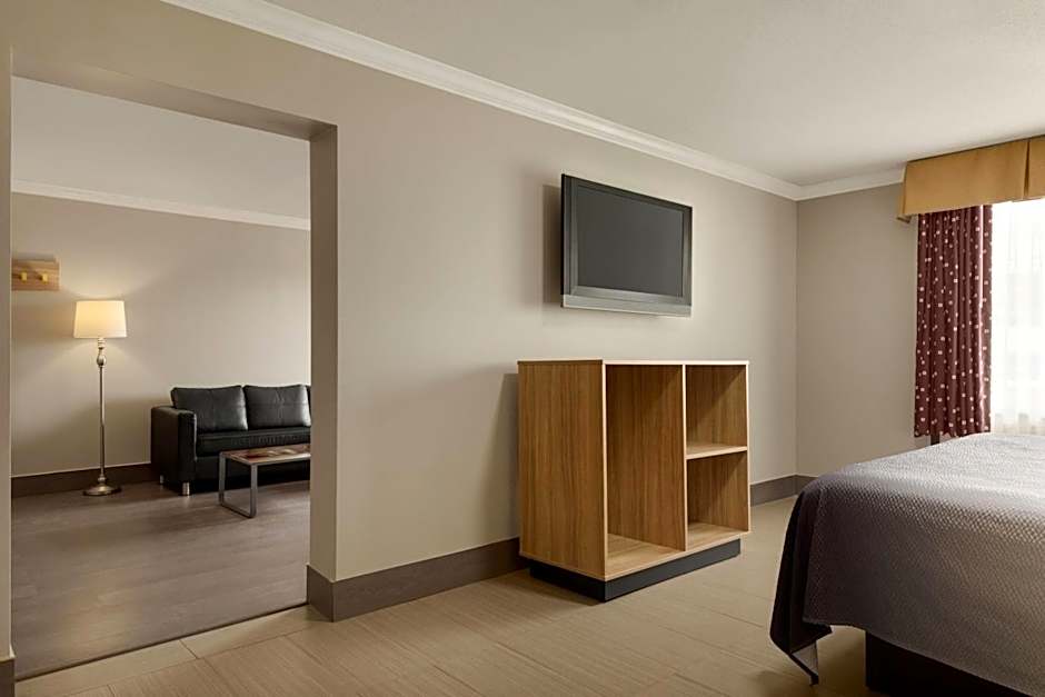 Super 8 by Wyndham Meadowlands
