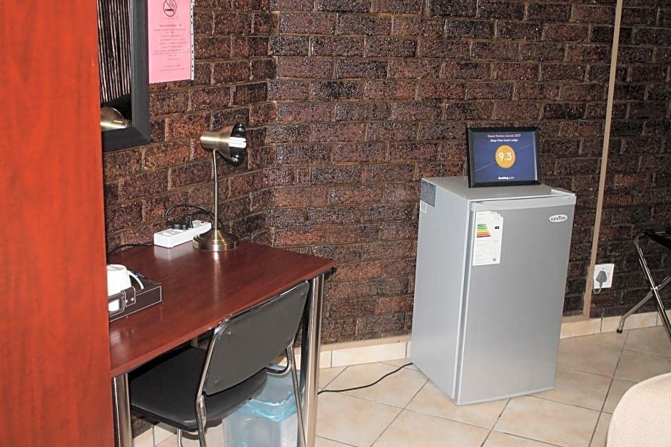 Sleep-Time Guest Lodge