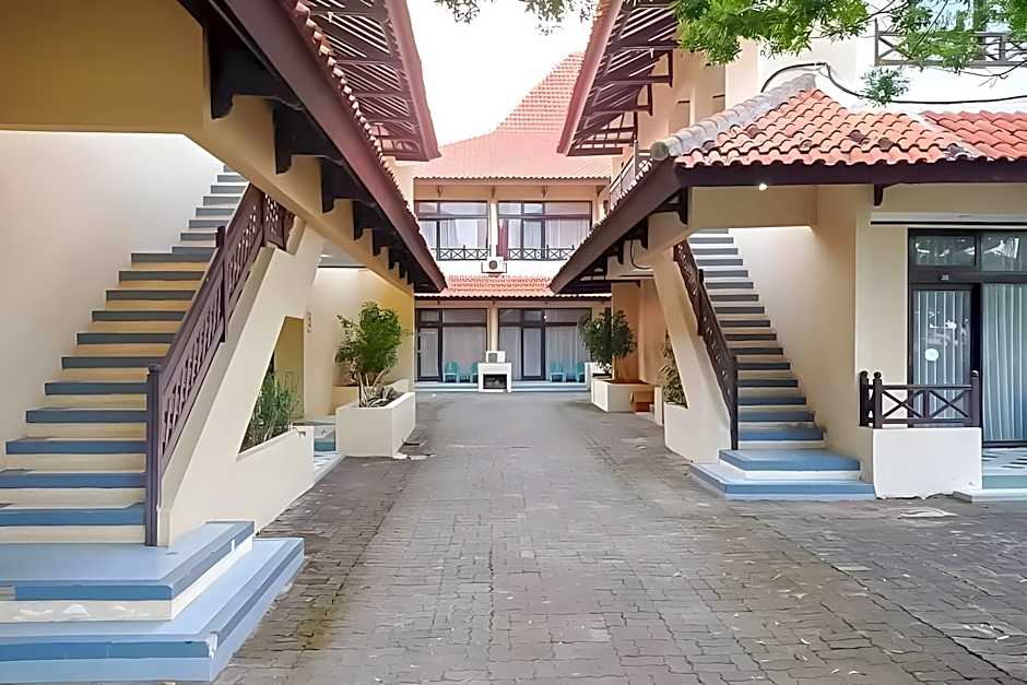 RedDoorz Plus near Tugu Mercusuar Anyer