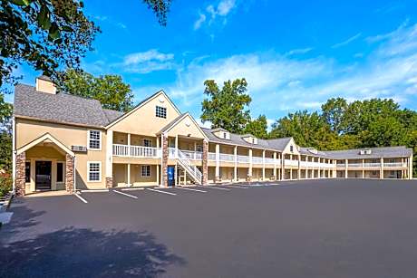 Days Inn by Wyndham Canton