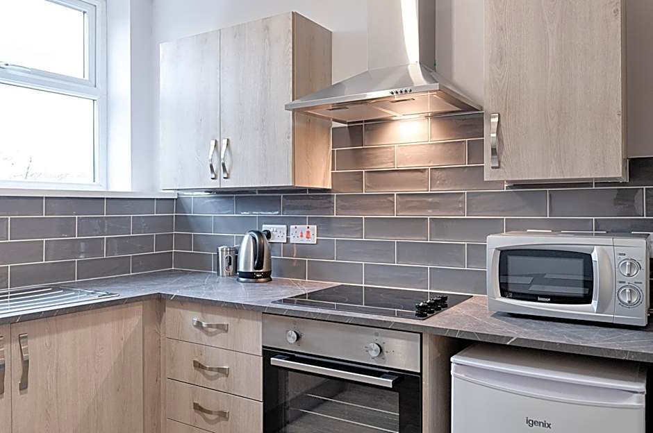 Contractor Base - Kitchen - Parking Included