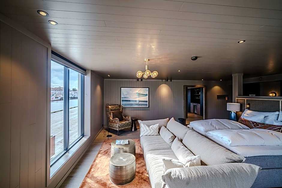 Henningsvær Bryggehotell - by Classic Norway Hotels