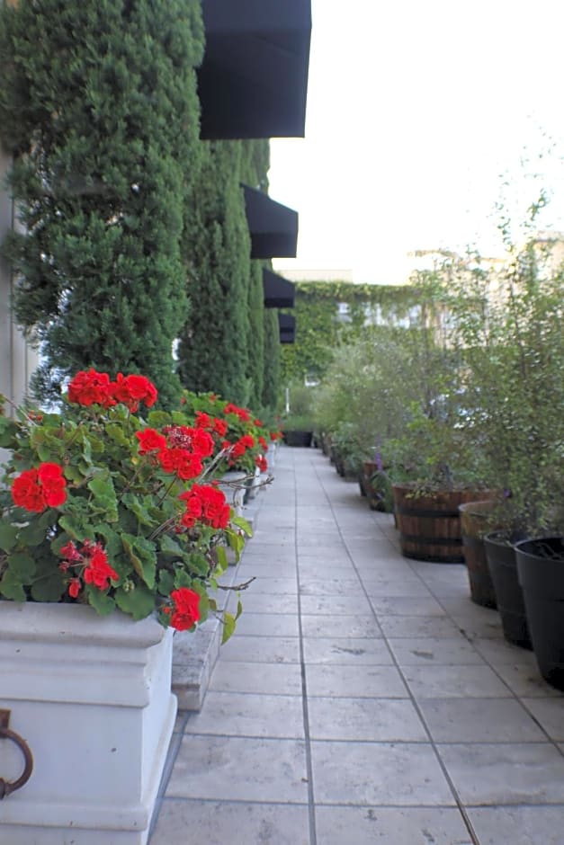 Seaside Laguna Inn & Suites