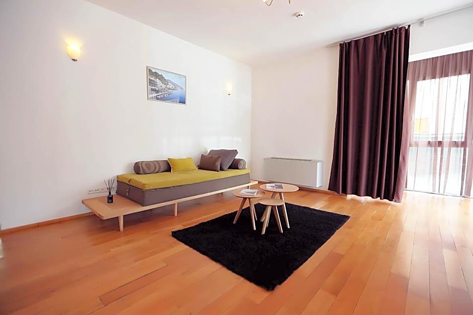 Living In Aparthotel